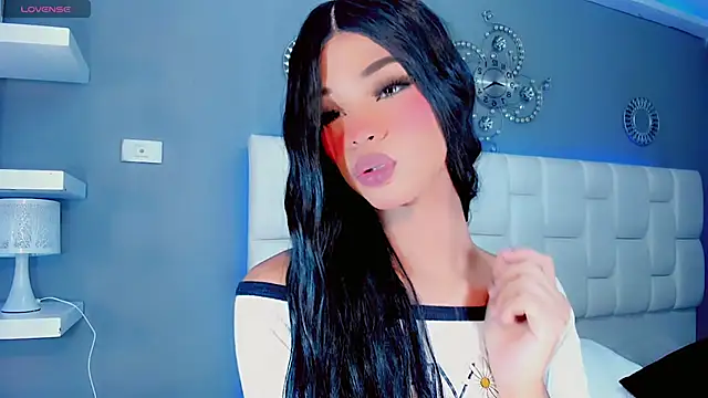 Snapshot of Kornylovee chatting on 04.11.26 Kornylovee online show from 04.11.26