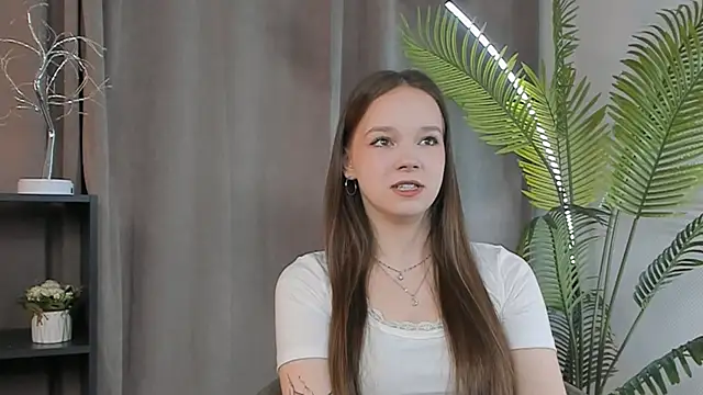 Snapshot of KiraGbur chatting on 03.26.26 KiraGbur online show from 03.26.26