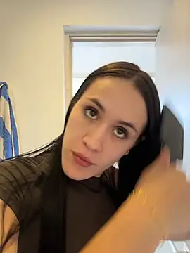 Snapshot of SerenaFox_ chatting on 05.19.26 SerenaFox online show from 05.19.26
