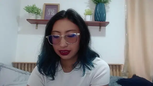 Snapshot of Violet_2003 chatting on 05.29.26 Violet 2003 online show from 05.29.26