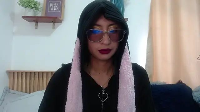 Snapshot of Violet_2003 chatting on 05.30.26 Violet 2003 online show from 05.30.26