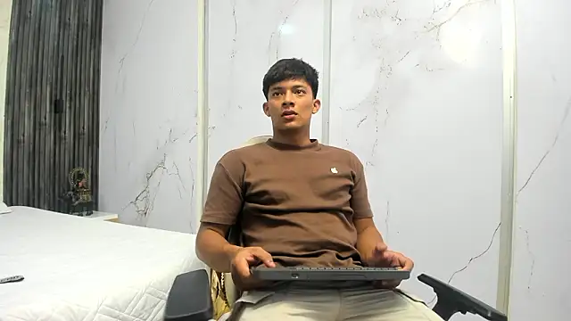 Snapshot of Andeuw__ chatting on 03.29.26 Andeuw online show from 03.29.26