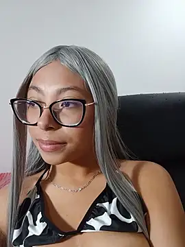 Snapshot of KatanaRose_ chatting on 05.23.26 KatanaRose online show from 05.23.26