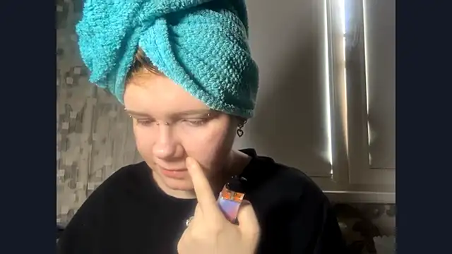 KrystenHoye online show from 04.03.26