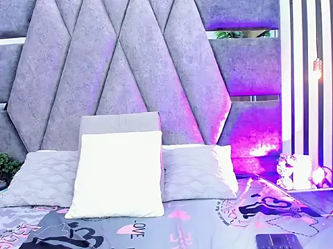 Snapshot of WinnieClarke chatting on 03.28.26 WinnieClarke online show from 03.28.26