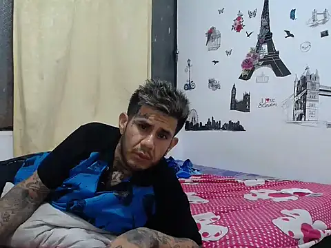 Snapshot of allison_maxtattoo_ chatting on 04.05.26 allison maxtattoo online show from 04.05.26