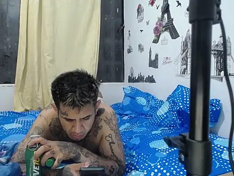 Snapshot of allison_maxtattoo_ chatting on 04.21.26 allison maxtattoo online show from 04.21.26