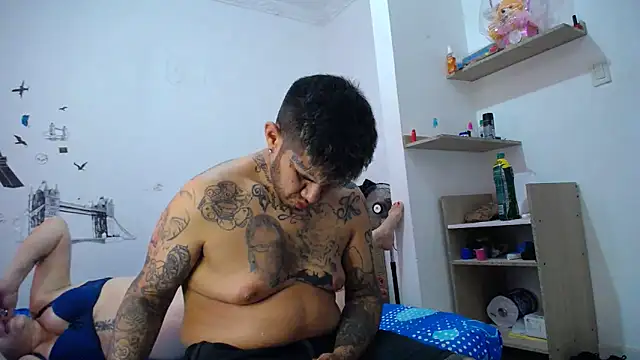 Snapshot of allison_maxtattoo_ chatting on 04.30.26 allison maxtattoo online show from 04.30.26