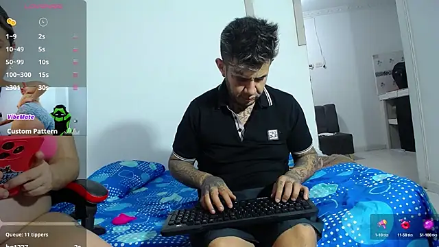 Snapshot of allison_maxtattoo_ chatting on 05.18.26 allison maxtattoo online show from 05.18.26