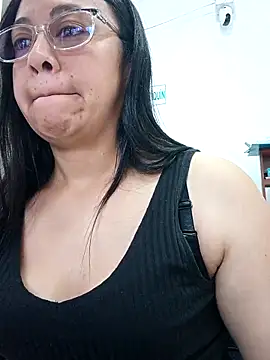 Snapshot of Violeta--7 chatting on 04.01.26 Violeta--7 online show from 04.01.26