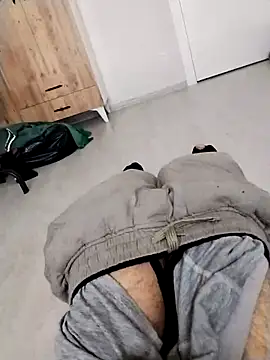 Snapshot of y2561 chatting on 04.10.26 y2561 online show from 04.10.26