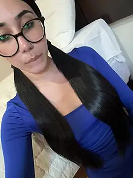 Snapshot of juliacosta chatting on 04.15.26 juliacosta online show from 04.15.26