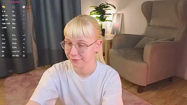 Snapshot of call_me_heaven chatting on 04.25.26 call me heaven online show from 04.25.26