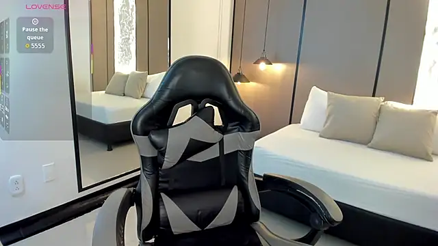 Snapshot of aisha_hart_ chatting on 04.10.26 aisha hart online show from 04.10.26