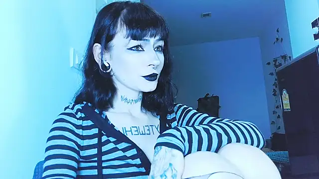 Snapshot of H3xD0ll chatting on 04.04.26 H3xD0ll online show from 04.04.26