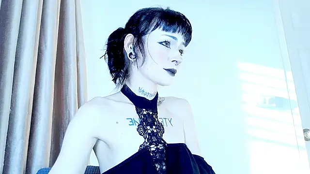 Snapshot of H3xD0ll chatting on 04.11.26 H3xD0ll online show from 04.11.26