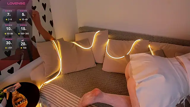 Snapshot of Bella_Brow chatting on 04.15.26 Bella Brow online show from 04.15.26