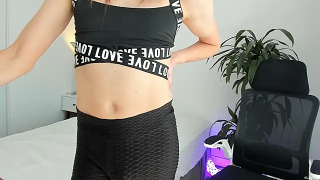 LilyReina online show from 03.31.26