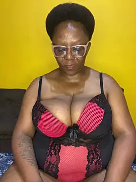 Snapshot of BoobsQueeen chatting on 07.18.26 BoobsQueeen online show from 07.18.26