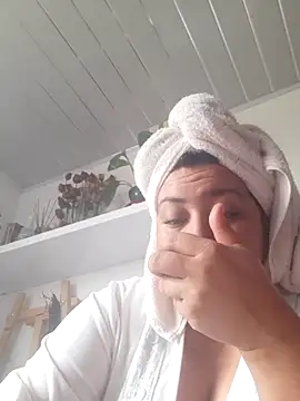 Snapshot of Amalianoir chatting on 05.16.26 Amalianoir online show from 05.16.26