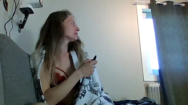 Snapshot of BlondeXtar chatting on 04.24.26 BlondeXtar online show from 04.24.26