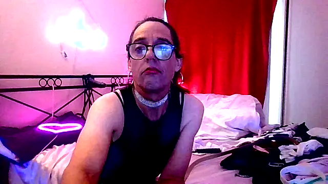 Snapshot of courtney1982 chatting on 04.05.26 courtney1982 online show from 04.05.26
