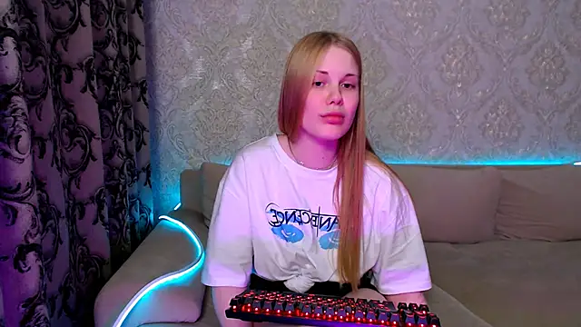 Snapshot of CaseySykes chatting on 06.11.26 CaseySykes online show from 06.11.26
