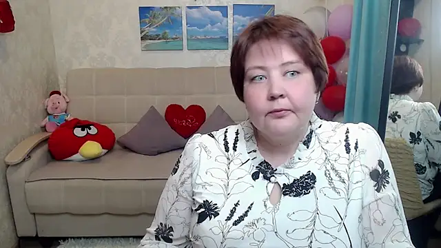 Snapshot of QUEEN02030 chatting on 04.01.26 QUEEN02030 online show from 04.01.26