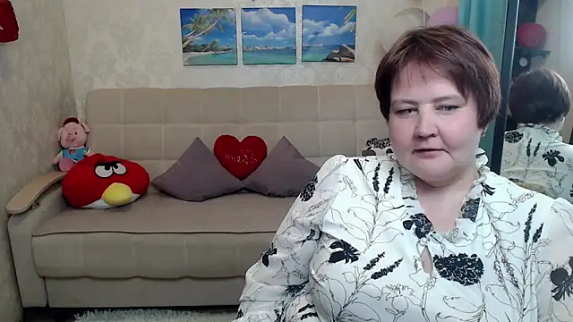 Snapshot of QUEEN02030 chatting on 04.01.26 QUEEN02030 online show from 04.01.26