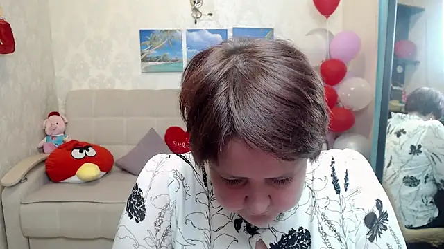 Snapshot of QUEEN02030 chatting on 04.02.26 QUEEN02030 online show from 04.02.26