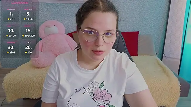 Snapshot of SofiDreamm chatting on 06.19.26 SofiDreamm online show from 06.19.26