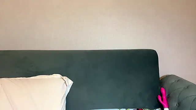 Snapshot of SelenaKiss_ chatting on 06.14.26 SelenaKiss online show from 06.14.26