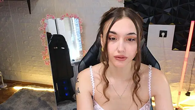 Snapshot of belle_cute chatting on 04.02.26 belle cute online show from 04.02.26
