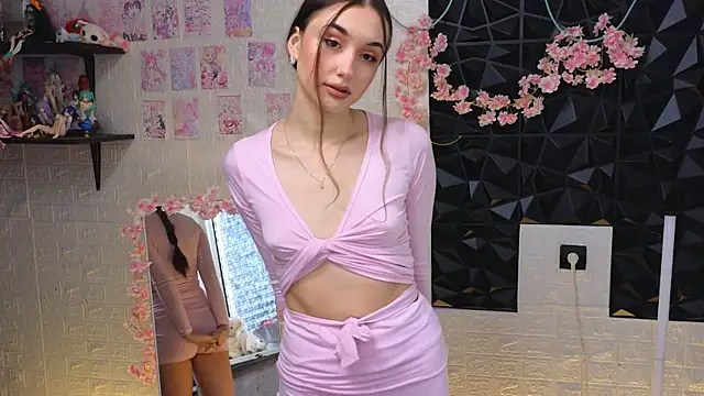 Snapshot of belle_cute chatting on 04.08.26 belle cute online show from 04.08.26