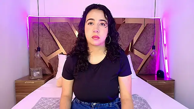 Snapshot of bella_swwan_ chatting on 06.24.26 bella swwan online show from 06.24.26