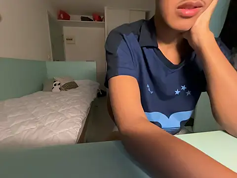 Snapshot of Rebeu_77 chatting on 07.18.26 Rebeu 77 online show from 07.18.26