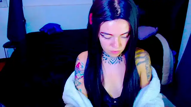 Snapshot of LannieGonzales chatting on 05.17.26 LannieGonzales online show from 05.17.26