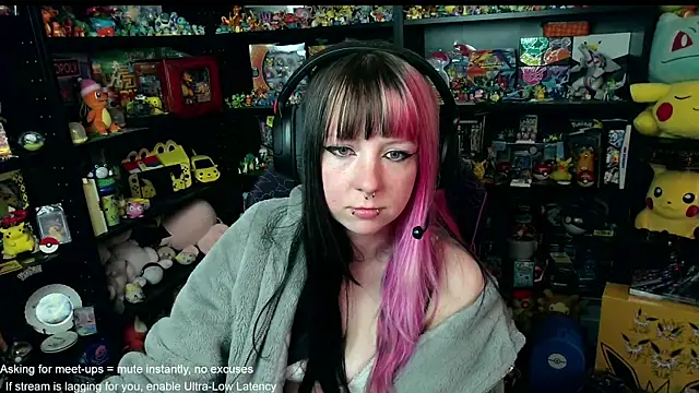 Snapshot of CutieTracer chatting on 06.16.26 CutieTracer online show from 06.16.26