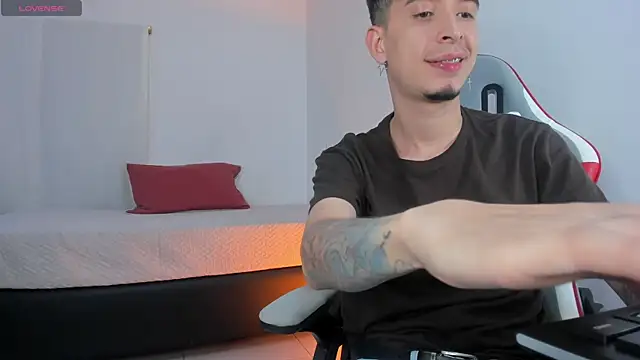 Snapshot of Nova__hard chatting on 04.16.26 Nova hard online show from 04.16.26
