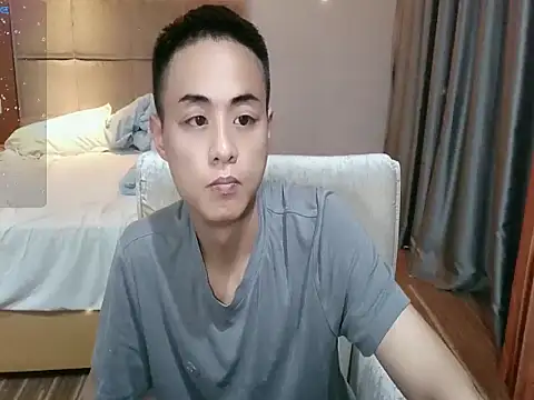 Snapshot of davidboys chatting on 04.13.26 davidboys online show from 04.13.26