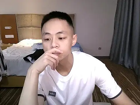 Snapshot of davidboys chatting on 04.28.26 davidboys online show from 04.28.26