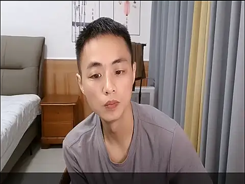 Snapshot of davidboys chatting on 05.18.26 davidboys online show from 05.18.26