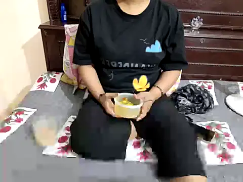 Snapshot of Red_Wine3344 chatting on 03.31.26 Red Wine3344 online show from 03.31.26