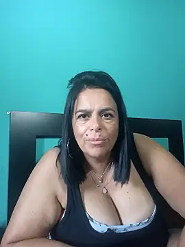 Snapshot of lucianamorocha chatting on 04.24.26 lucianamorocha online show from 04.24.26