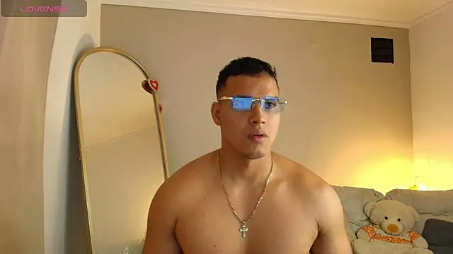 Snapshot of Maxi_and_Ares chatting on 04.05.26 Maxi and Ares online show from 04.05.26