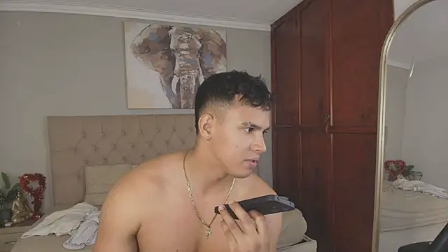 Snapshot of Maxi_and_Ares chatting on 05.18.26 Maxi and Ares online show from 05.18.26