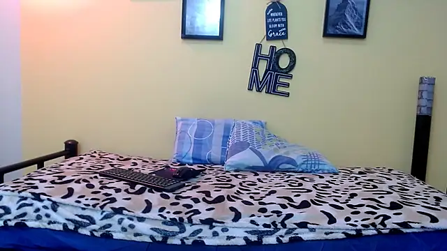 Snapshot of 18dulcegatita chatting on 04.14.26 18dulcegatita online show from 04.14.26
