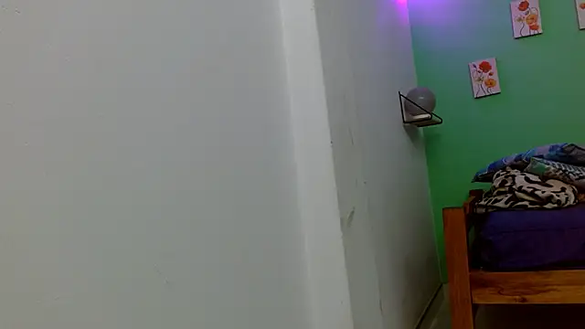 Snapshot of 18dulcegatita chatting on 05.13.26 18dulcegatita online show from 05.13.26