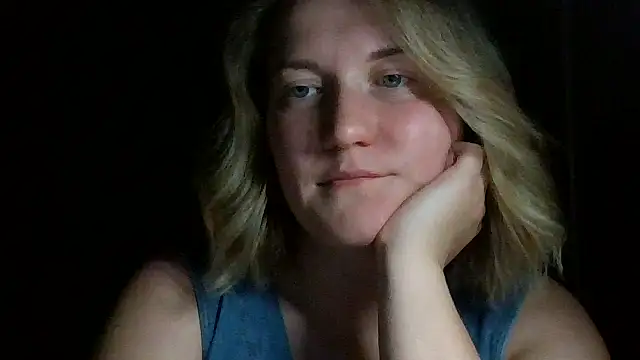 Snapshot of TinaKittyX chatting on 05.13.26 TinaKittyX online show from 05.13.26