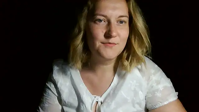 Snapshot of TinaKittyX chatting on 05.31.26 TinaKittyX online show from 05.31.26